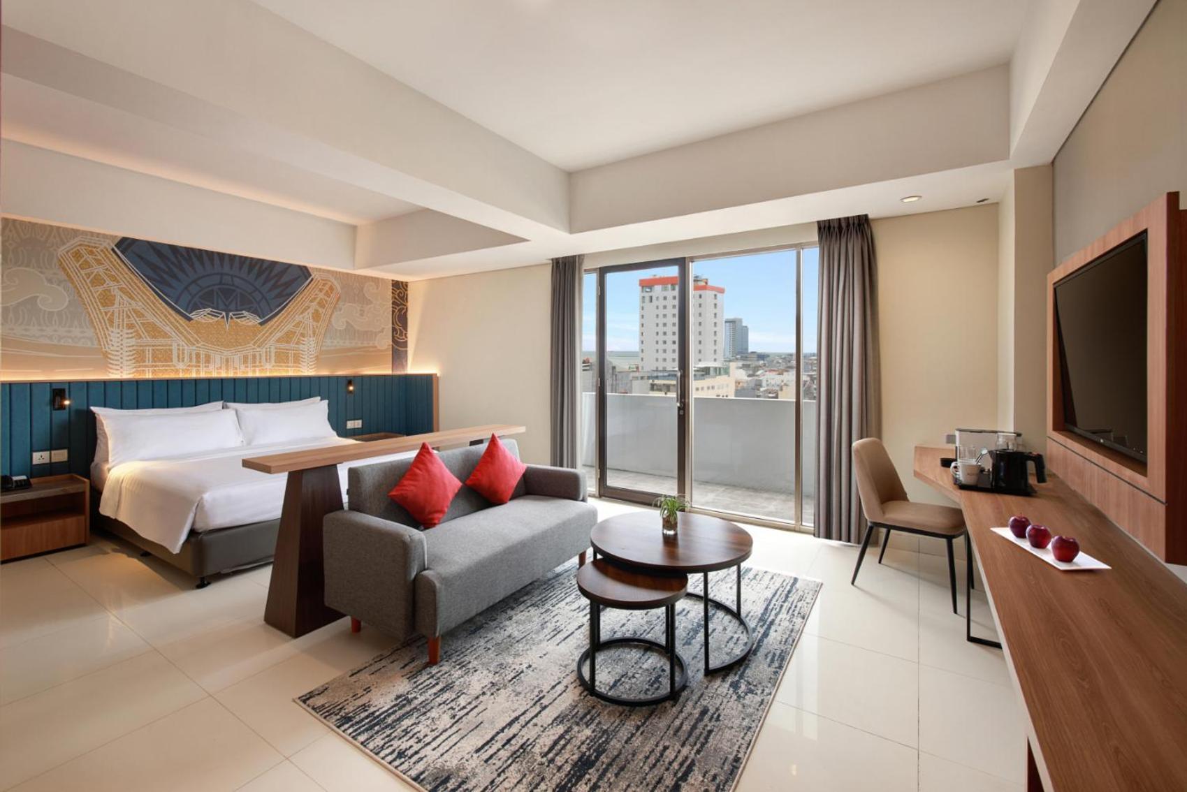 Aston Inn Pantai Losari Makassar Exterior photo