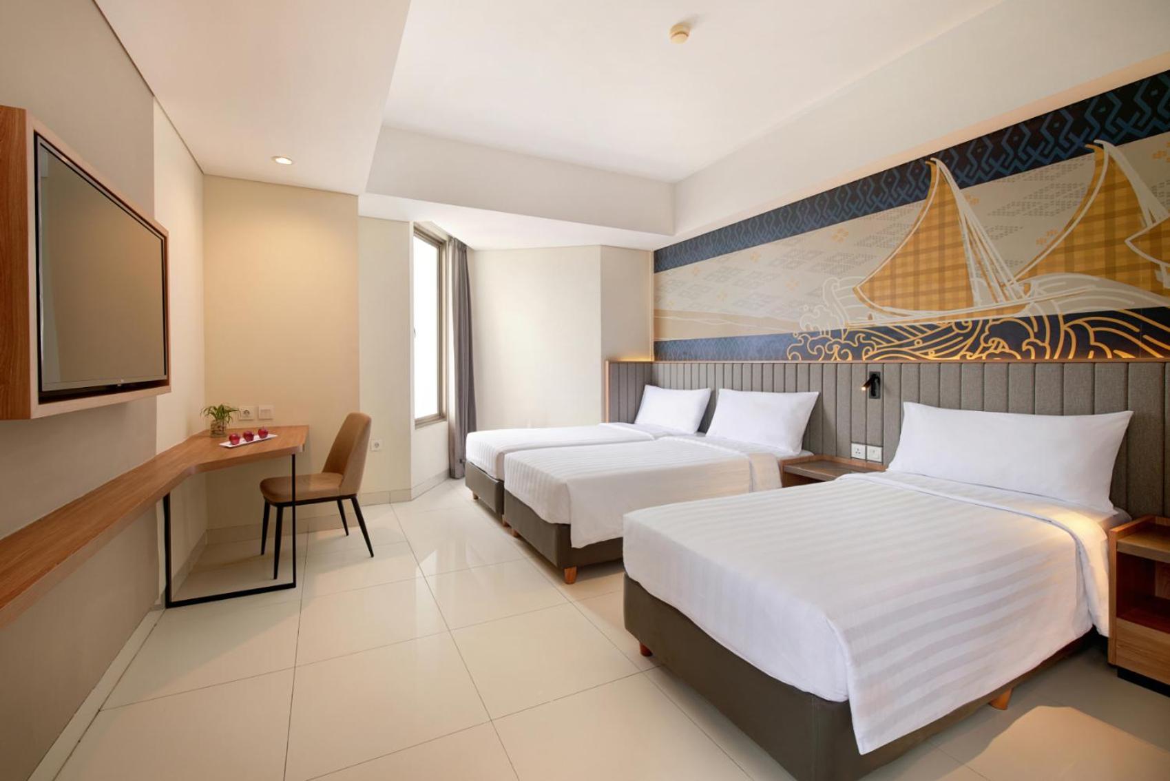 Aston Inn Pantai Losari Makassar Exterior photo