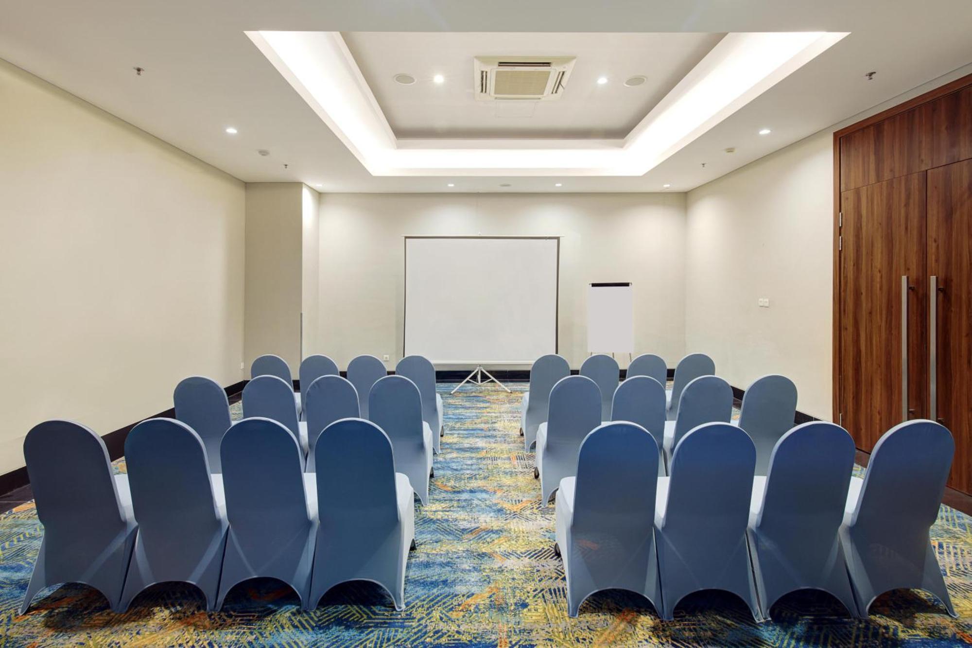 Aston Inn Pantai Losari Makassar Exterior photo